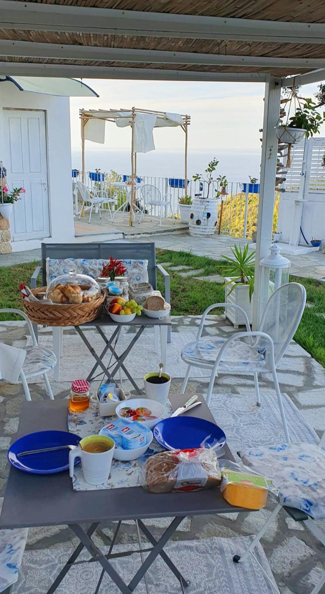 Message In A Bottle Bed And Breakfast Camporosso  Εξωτερικό φωτογραφία